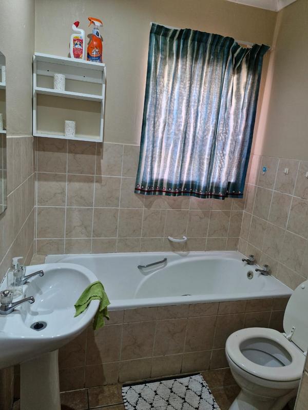To Let 2 Bedroom Property for Rent in Heiderand Western Cape
